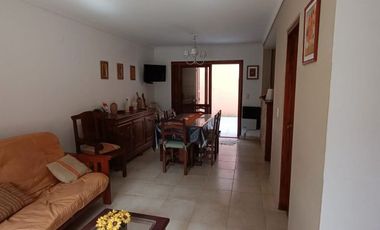 Triplex en venta de 3 dormitorios c/ cochera en Costa Azul