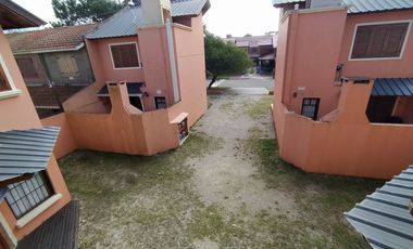 Triplex en venta de 3 dormitorios c/ cochera en Costa Azul