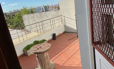 10 e/ 157 y 158- CASA (BERISSO)