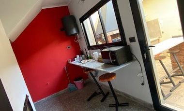 10 e/ 157 y 158- CASA (BERISSO)