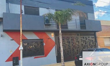 10 e/ 157 y 158- CASA (BERISSO)