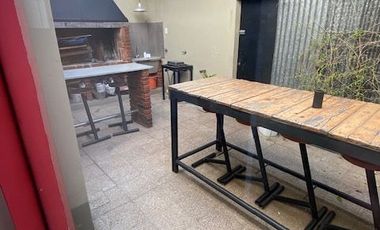 10 e/ 157 y 158- CASA (BERISSO)