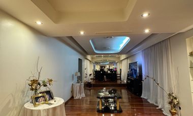 EXCELENTE CASA – 5 AMB – ¡ TERRAZA CON DECK Y PISCINA !