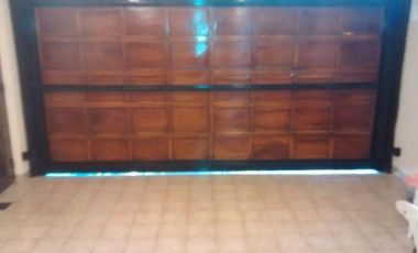 EXCELENTE CASA – 5 AMB – ¡ TERRAZA CON DECK Y PISCINA !