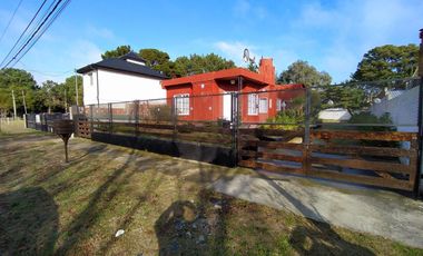 Casa en venta de 2 dormitorios c/ cochera en Mar de Ajo