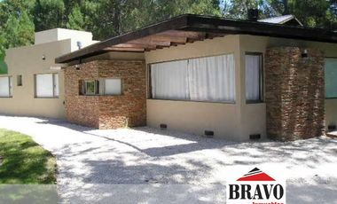 CASA de 4 AMB. SOBRE LOTE DE 675 M2 - Mar de las Pampas | Cod.0046