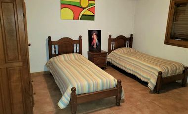 CASA NIVEL PREMIUN DE 6 DORM Y PILETA