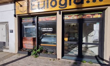 Local comercial en venta ubicado en Costa Azul