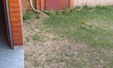 00201 Casa en alquiler de 2 dormitorios c/ cochera en Villa Cura Brochero