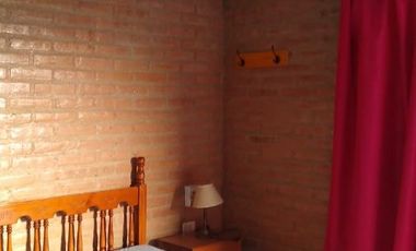 00201 Casa en alquiler de 2 dormitorios c/ cochera en Villa Cura Brochero