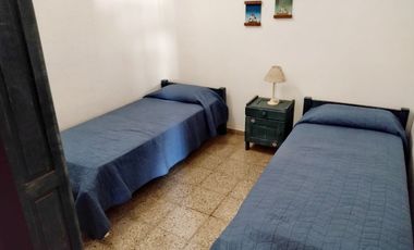 00040 Casa para 6  a metros de la plaza de Villa Cura Brochero