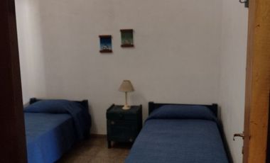 00040 Casa para 6  a metros de la plaza de Villa Cura Brochero