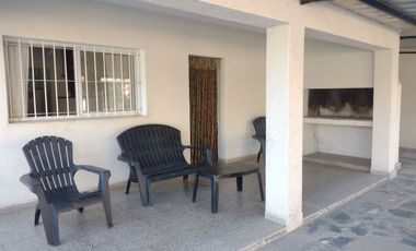 00040 Casa para 6  a metros de la plaza de Villa Cura Brochero