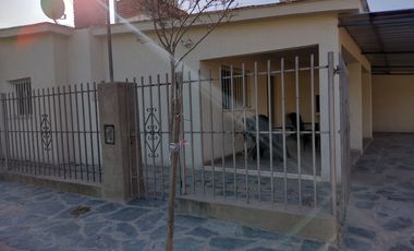 00040 Casa para 6  a metros de la plaza de Villa Cura Brochero
