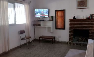 00040 Casa para 6  a metros de la plaza de Villa Cura Brochero