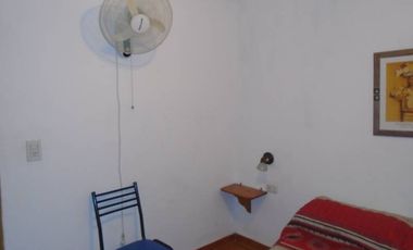 00072- Inmejorable ubicación a 1 cuadra de la plaza, para 5 c/u con pileta