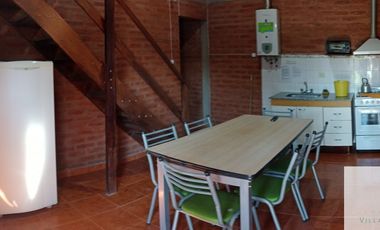 00072- Inmejorable ubicación a 1 cuadra de la plaza, para 5 c/u con pileta