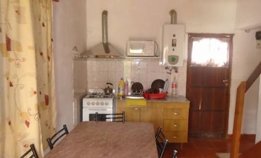 00072- Inmejorable ubicación a 1 cuadra de la plaza, para 5 c/u con pileta
