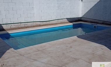 00072- Inmejorable ubicación a 1 cuadra de la plaza, para 5 c/u con pileta