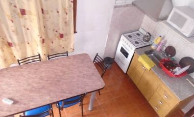 00072- Inmejorable ubicación a 1 cuadra de la plaza, para 5 c/u con pileta