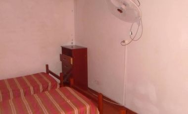 00072- Inmejorable ubicación a 1 cuadra de la plaza, para 5 c/u con pileta