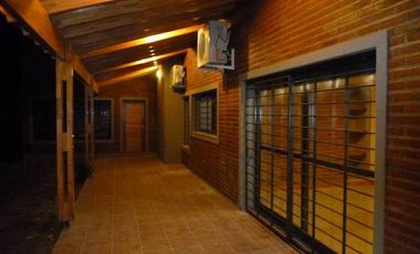 K009 MC Inmejorable Chalet  residencial c/ pileta 3 dorm. 4 bañ. en Mina Clavero