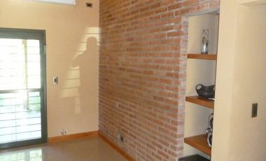 K009 MC Inmejorable Chalet  residencial c/ pileta 3 dorm. 4 bañ. en Mina Clavero