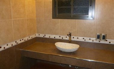 K009 MC Inmejorable Chalet  residencial c/ pileta 3 dorm. 4 bañ. en Mina Clavero