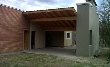 K009 MC Inmejorable Chalet  residencial c/ pileta 3 dorm. 4 bañ. en Mina Clavero