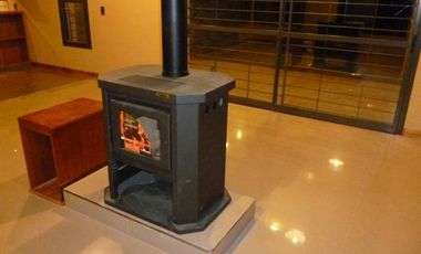 K009 MC Inmejorable Chalet  residencial c/ pileta 3 dorm. 4 bañ. en Mina Clavero