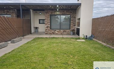 Casa en venta de 2 dormitorios c/ cochera en Coquimbito