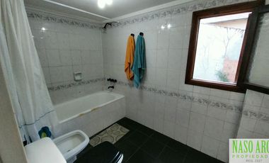 Chalet en venta en Sierra de los Padres. Gas natural. Apto crédito