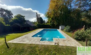 Chalet en venta en Sierra de los Padres. Gas natural. Apto crédito