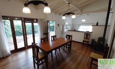 Chalet en venta en Sierra de los Padres. Gas natural. Apto crédito