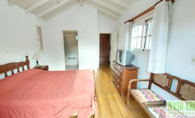 Chalet en venta en Sierra de los Padres. Gas natural. Apto crédito