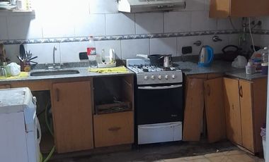 Casa en venta de 2 dormitorios c/ cochera en Pontevedra