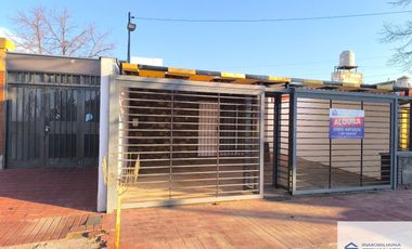 Casa en alquiler de 4 dormitorios c/ cochera en Godoy Cruz