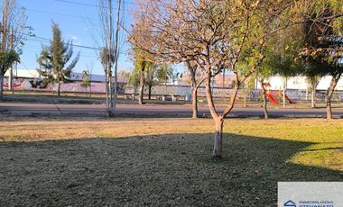 Casa en alquiler de 4 dormitorios c/ cochera en Godoy Cruz