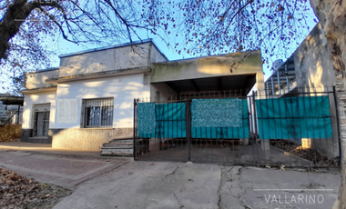 Casa 2 dormitorios con patio, Vieytes 229, Colón.
