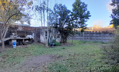 Casa 2 dormitorios con patio, Vieytes 229, Colón.