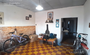 Casa 2 dormitorios con patio, Vieytes 229, Colón.