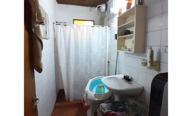 Casa 2 dormitorios con patio, Vieytes 229, Colón.