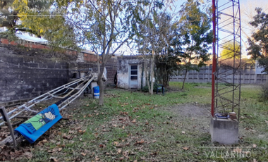 Casa 2 dormitorios con patio, Vieytes 229, Colón.