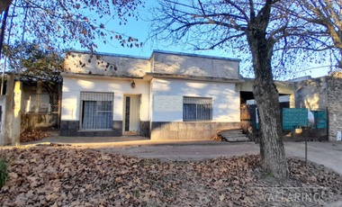 Casa 2 dormitorios con patio, Vieytes 229, Colón.