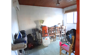 Casa 2 dormitorios con patio, Vieytes 229, Colón.