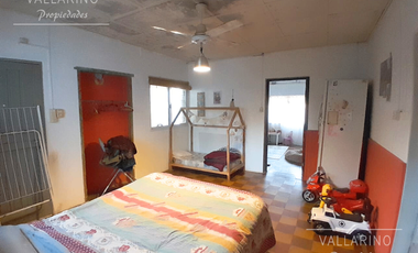 Casa 2 dormitorios con patio, Vieytes 229, Colón.