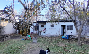 Casa 2 dormitorios con patio, Vieytes 229, Colón.