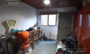 Casa 2 dormitorios con patio, Vieytes 229, Colón.