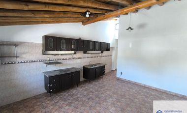 Casa en alquiler temporario c/ cochera en Maipú