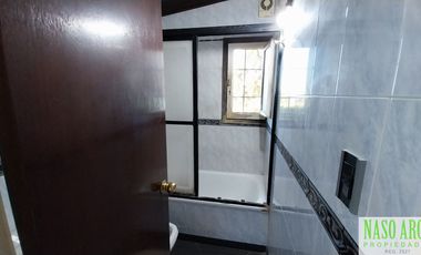 Chalet en venta con quincho e importante lote y piscina en Sierra de los Padres.